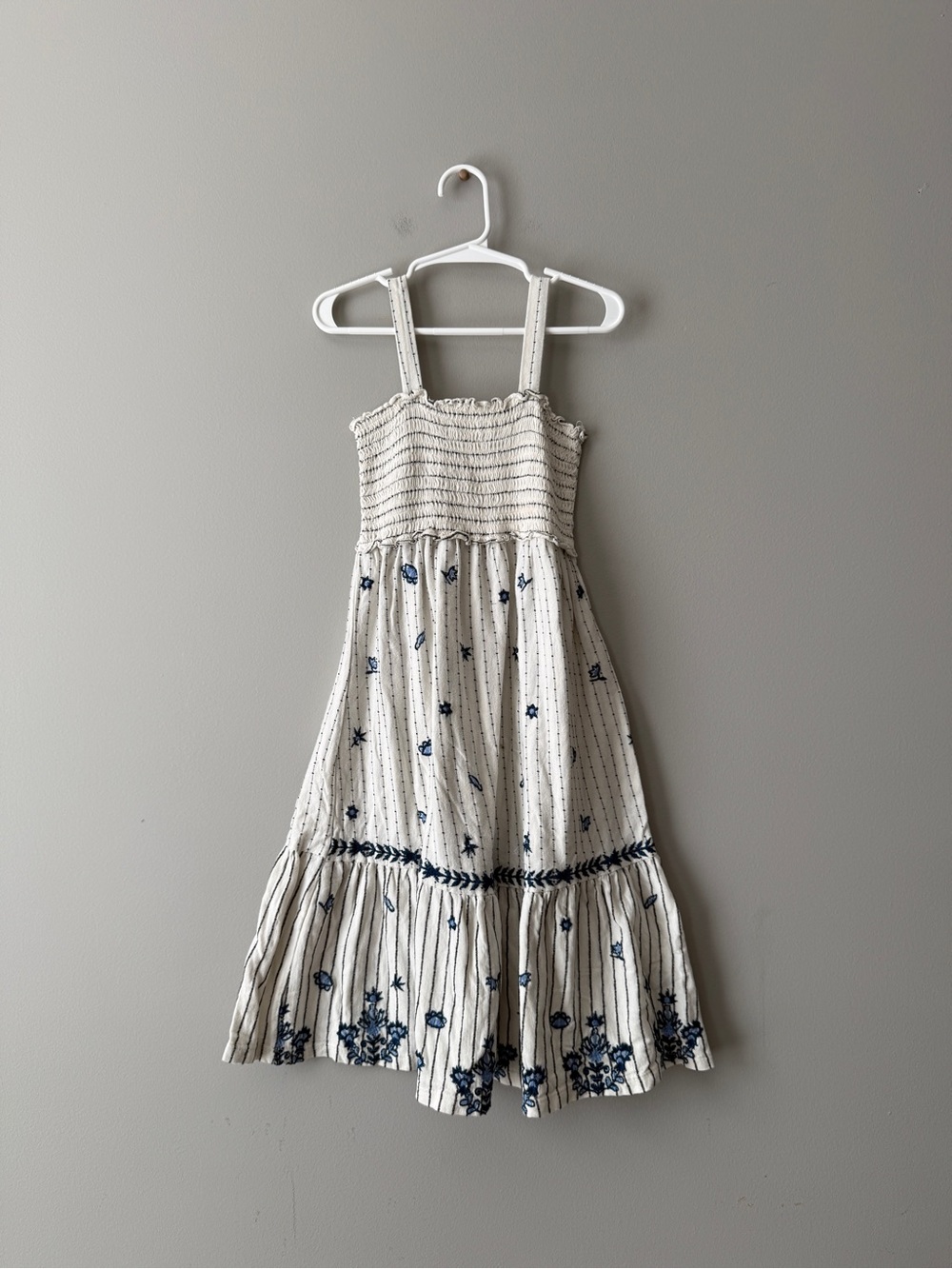Zara size 6 girls White Sundress with Navy Floral Embroidery